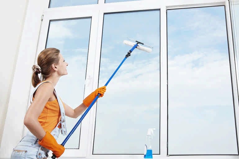 Как помыть высокие окна